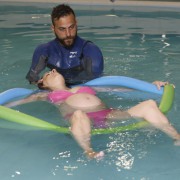Aqua yoga για εγκύους εύκολη γέννα
